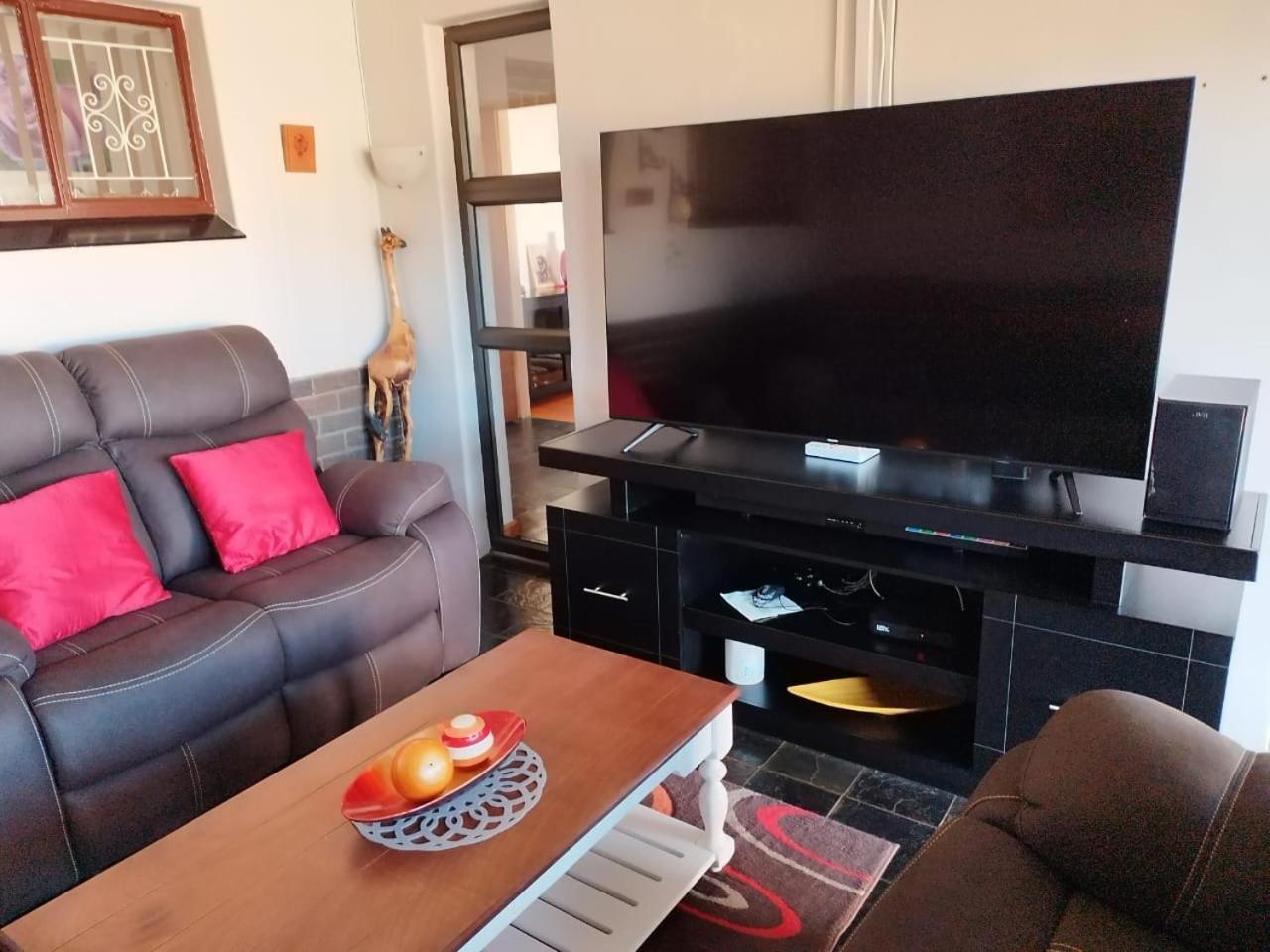 Tj Self-Catering Apartman Graaff-Reinet Szoba fotó